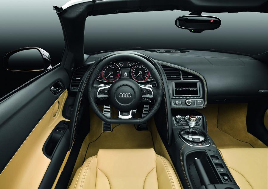 Торпедо Audi R8 Spyder 5.2 FSI Quattro 2010 года  (WW) (фото 28 из 79)